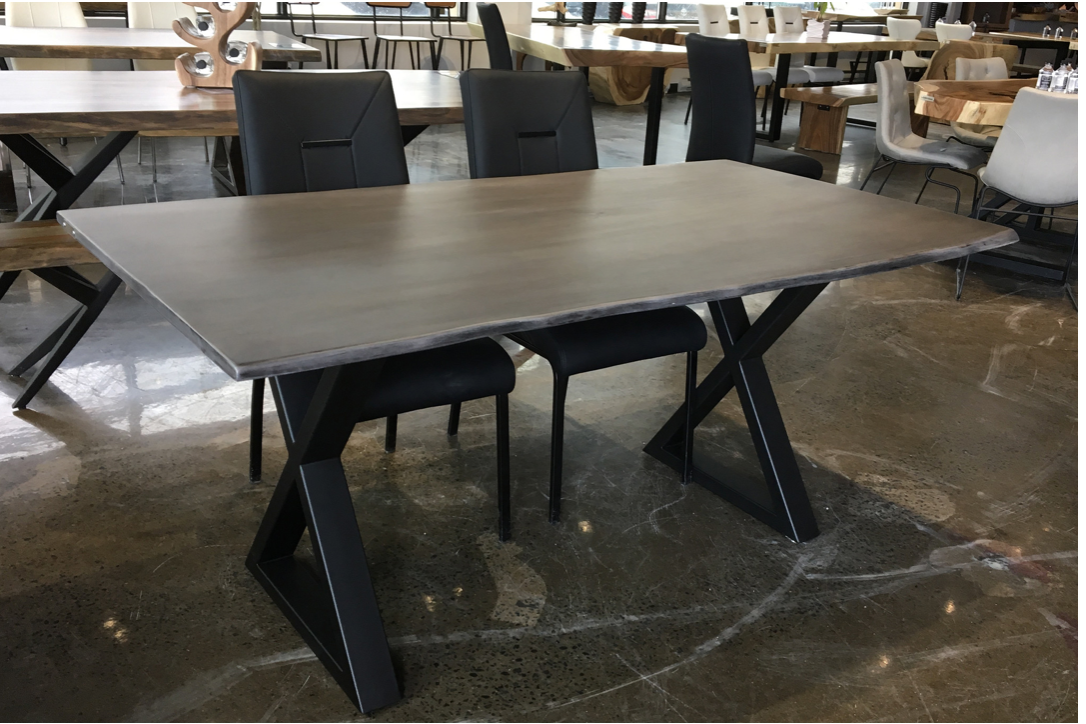 TABLE À MANGER