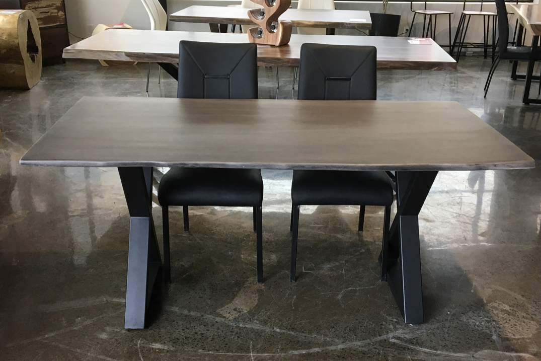 TABLE À MANGER
