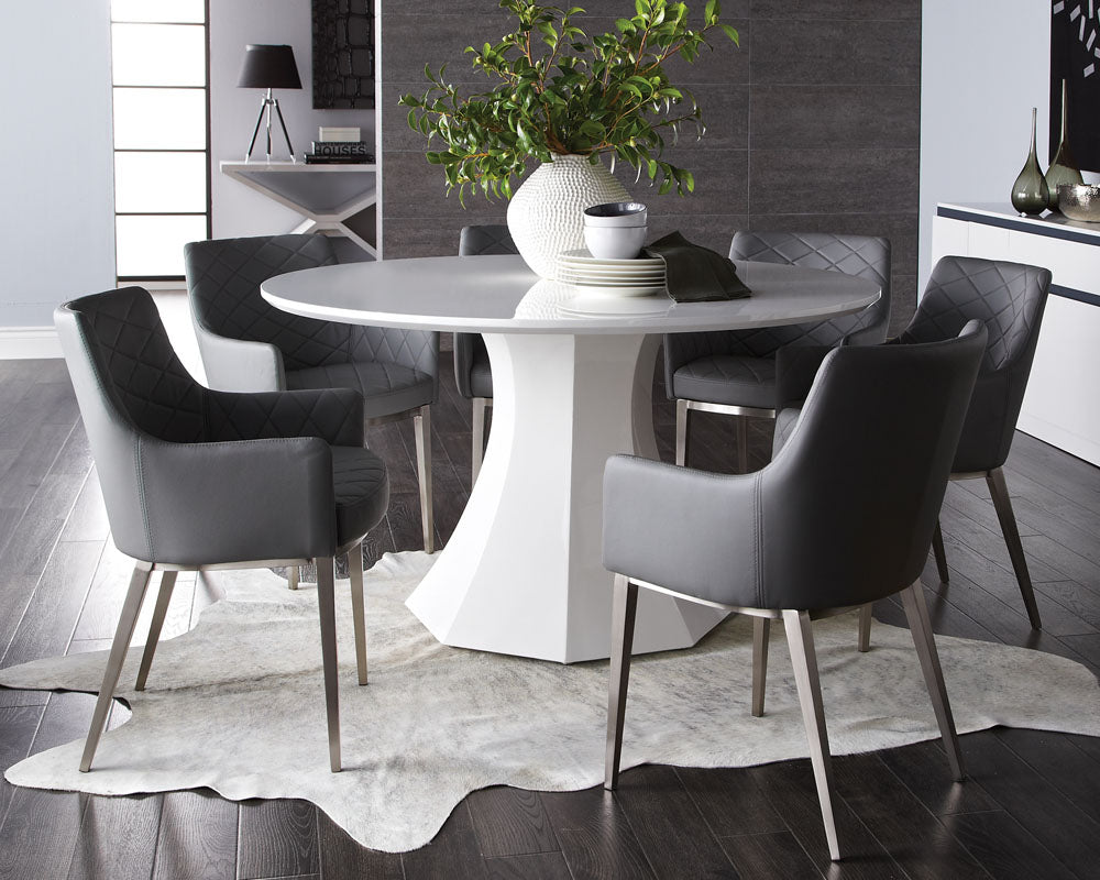TABLE ROUND
