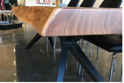 TABLE À MANGER