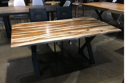 TABLE À MANGER