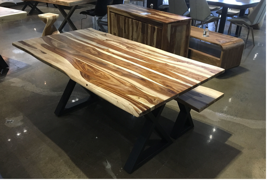 TABLE À MANGER