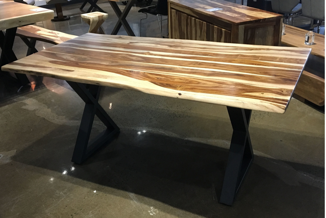 TABLE À MANGER