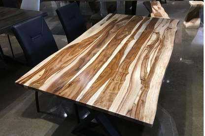 TABLE À MANGER