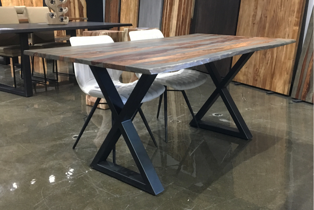 TABLE À MANGER