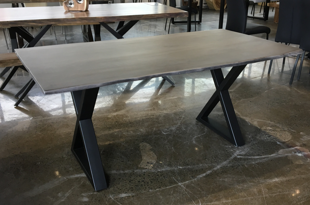 TABLE À MANGER