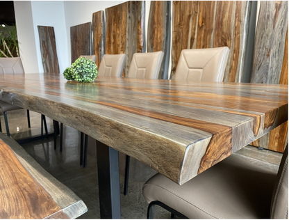 TABLE À MANGER